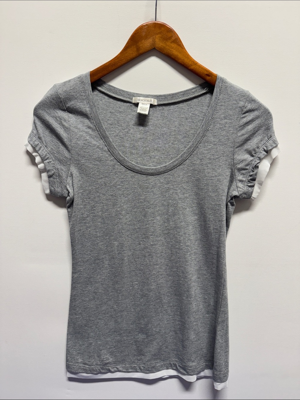 Bozzolo Gray Short Sleeve Scoop Neck Tee with White Trim